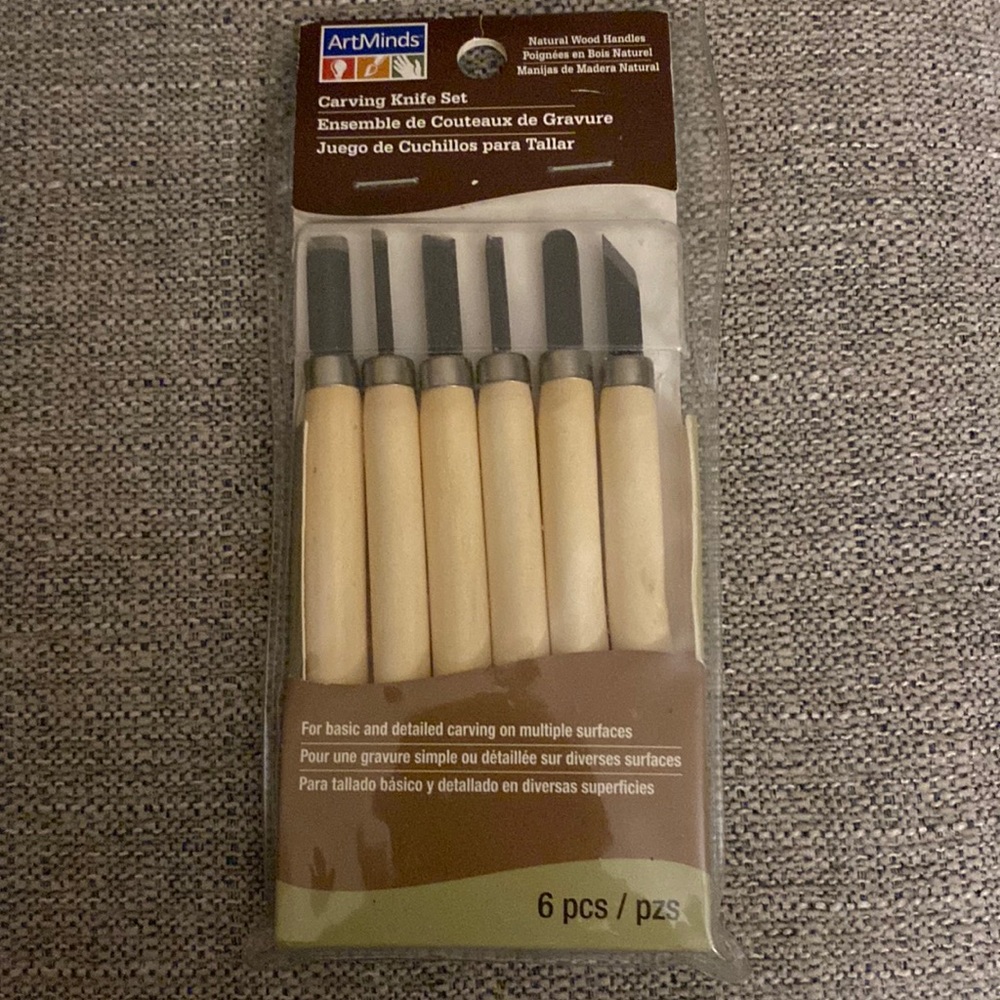 NWT CARVING KNIFE SET BY ARTMINDS